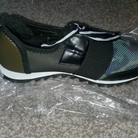 Shoes - Picture 7 of 11